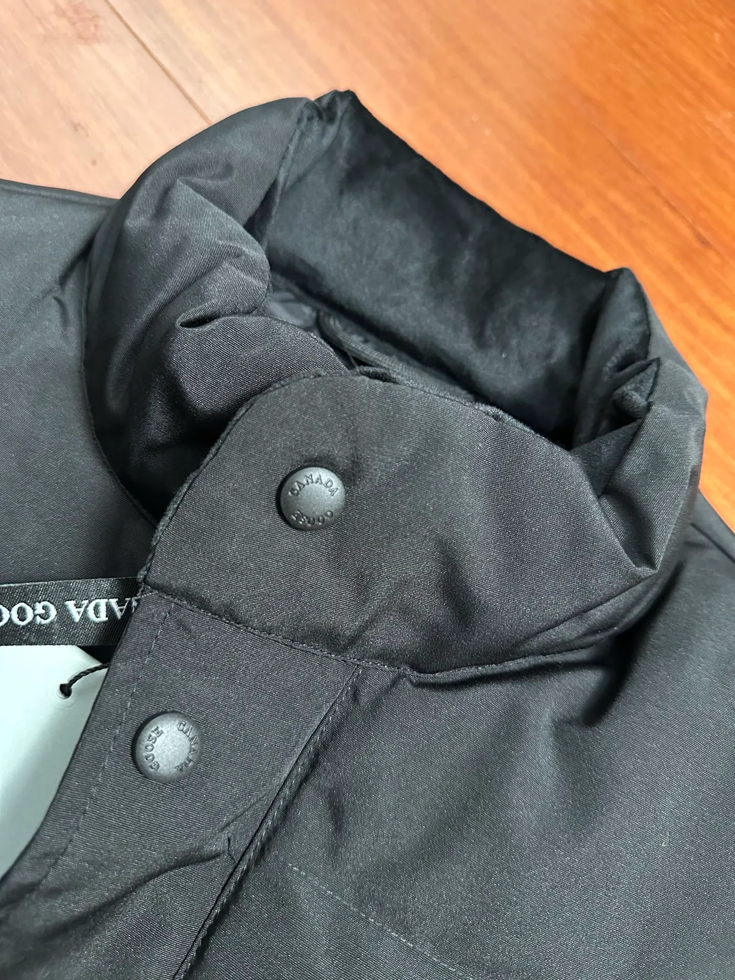 P520 Canada Goose down vest, dark gray and versatile, warm and stylish, easily adaptable to many styles, great for layering in autumn and winter~ There is only one protagonist in autumn and winter every year, and that is the goose. Any other category is a supporting role. Super stylish, simple and versatile, a must-buy item in autumn and winter. This excellent down vest can be freely layered with various clothes, it can be worn with T-shirts, sweaters, sweaters, and thin cotton, and it is made of wear-resistant fabric without being pretentious! Color: black, gray, white Size: XS, S, M, L, XL, XXL